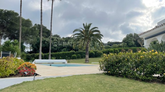 Villa de golf en première ligne à vendre à Sotogrande – Vue sur Valderrama