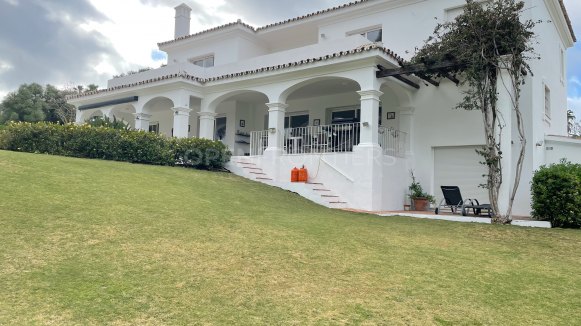 Villa de golf en première ligne à vendre à Sotogrande – Vue sur Valderrama