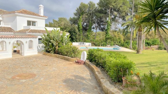 Villa de golf en première ligne à vendre à Sotogrande – Vue sur Valderrama