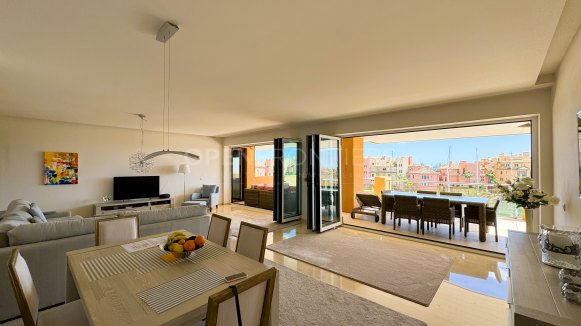 Exceptional 4-bedroom apartment with sea views in Ribera del Marlin, Sotogrande