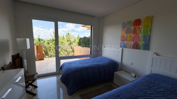 Exceptional 4-bedroom apartment with sea views in Ribera del Marlin, Sotogrande