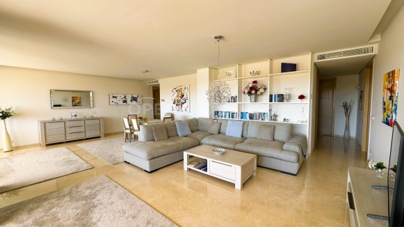 Exceptional 4-bedroom apartment with sea views in Ribera del Marlin, Sotogrande