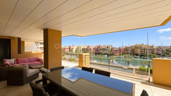 Exceptional 4-bedroom apartment with sea views in Ribera del Marlin, Sotogrande