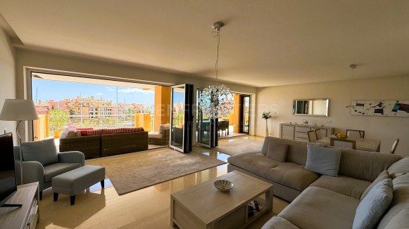 Exceptional 4-bedroom apartment with sea views in Ribera del Marlin, Sotogrande