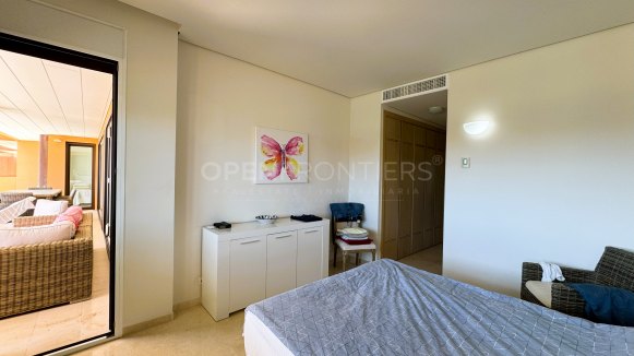 Exceptional 4-bedroom apartment with sea views in Ribera del Marlin, Sotogrande