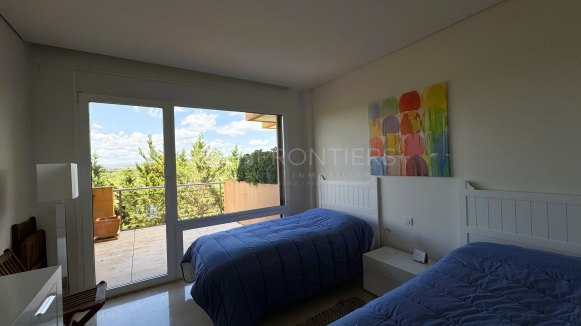 Exceptional 4-bedroom apartment with sea views in Ribera del Marlin, Sotogrande