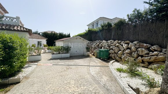 Charming Villa for Sale in Zona B, Sotogrande Costa