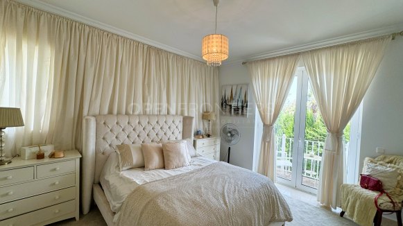 Charming Villa for Sale in Zona B, Sotogrande Costa