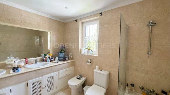 Charming Villa for Sale in Zona B, Sotogrande Costa