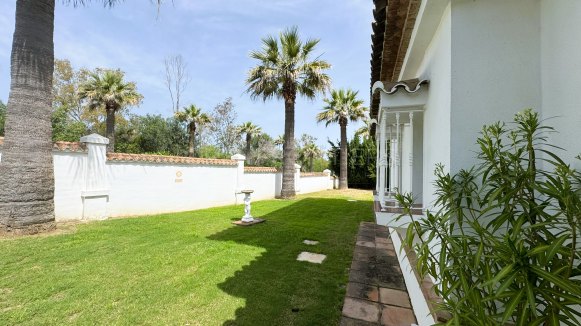 Charming Villa for Sale in Zona B, Sotogrande Costa