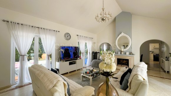Charming Villa for Sale in Zona B, Sotogrande Costa