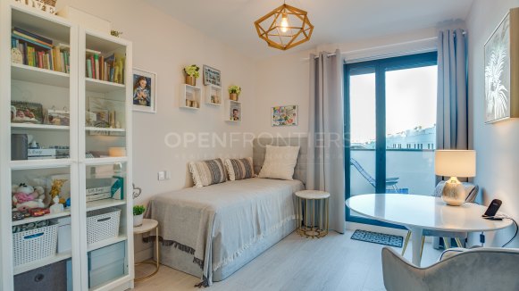 Modern townhouse in San Roque Club with golf views