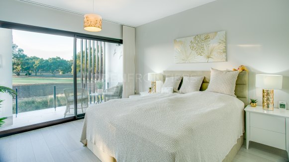 Modern townhouse in San Roque Club with golf views