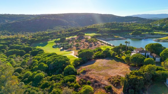 Plot in Sotogrande Alto with Almenara golf views
