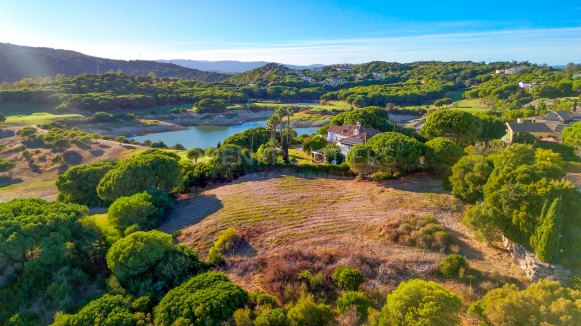 Plot in Sotogrande Alto with Almenara golf views