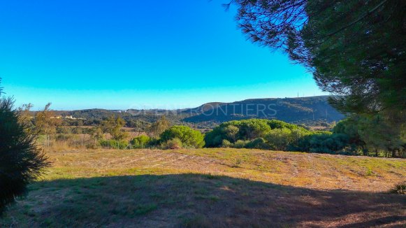 Plot in Sotogrande Alto with Almenara golf views