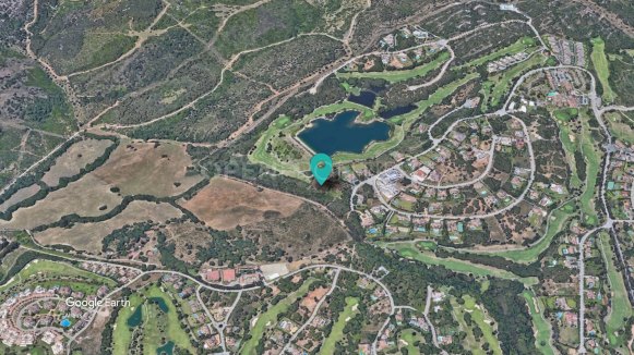 Plot in Sotogrande Alto with Almenara golf views