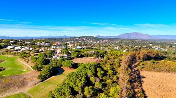 Plot in Sotogrande Alto with Almenara golf views