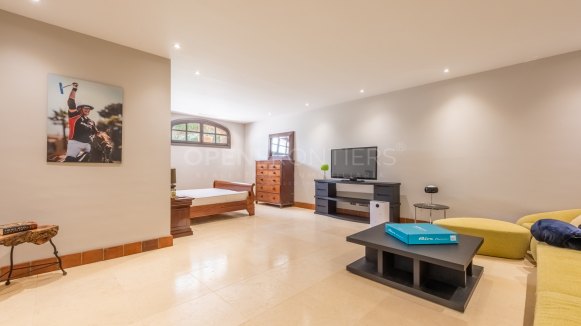 Luxury villa with panoramic sea, golf and mountain views in Almenara, Sotogrande Alto