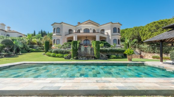 Luxury villa with panoramic sea, golf and mountain views in Almenara, Sotogrande Alto