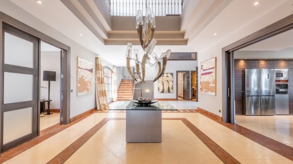Luxury villa with panoramic sea, golf and mountain views in Almenara, Sotogrande Alto