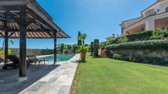 Luxury villa with panoramic sea, golf and mountain views in Almenara, Sotogrande Alto
