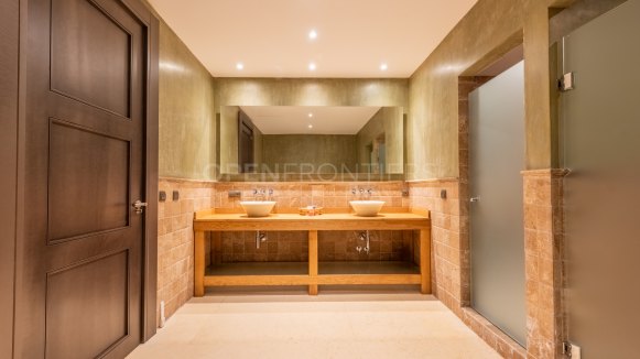 Luxury villa with panoramic sea, golf and mountain views in Almenara, Sotogrande Alto