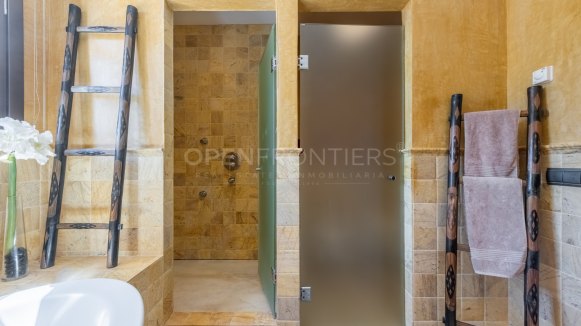 Luxury villa with panoramic sea, golf and mountain views in Almenara, Sotogrande Alto