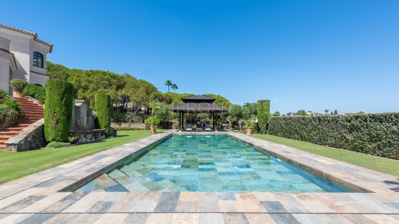 Luxury villa with panoramic sea, golf and mountain views in Almenara, Sotogrande Alto