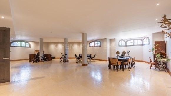 Luxury villa with panoramic sea, golf and mountain views in Almenara, Sotogrande Alto