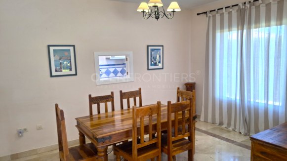 Villa in Alcaidesa Alta with private pool and sea views