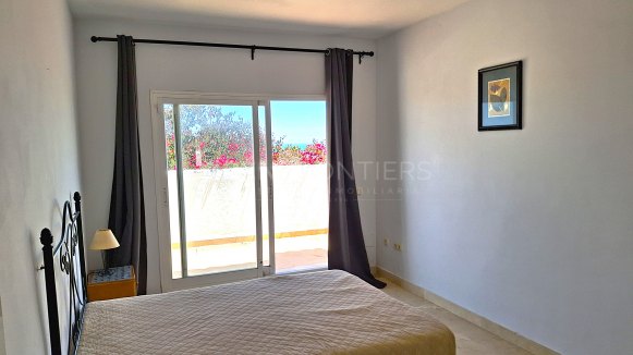 Villa in Alcaidesa Alta with private pool and sea views