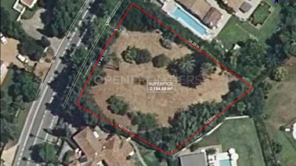 Plot in Kings & Queens, Sotogrande Costa with sea views