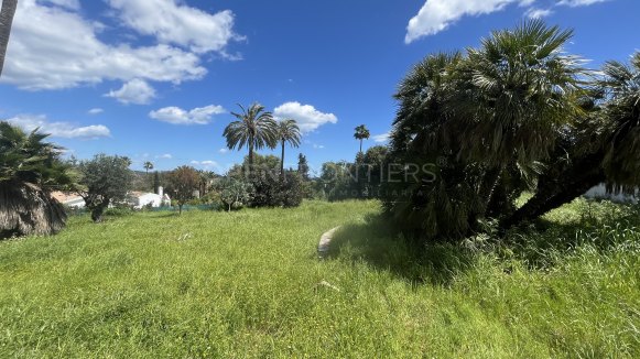 Plot in Kings & Queens, Sotogrande Costa with sea views