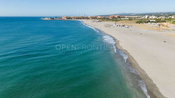 Frontline golf plot in La Reserva de Sotogrande, Cádiz