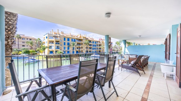 3-bedroom apartment in Isla Carey with Marina de Sotogrande views