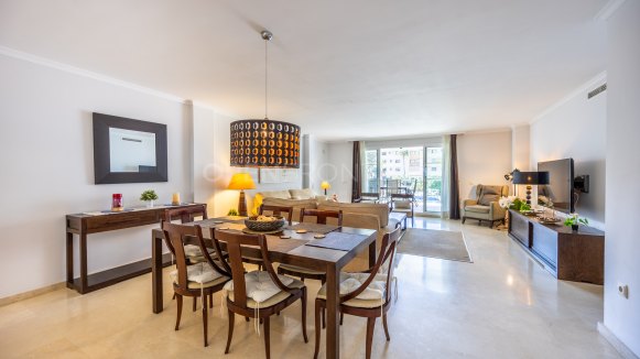 3-bedroom apartment in Isla Carey with Marina de Sotogrande views