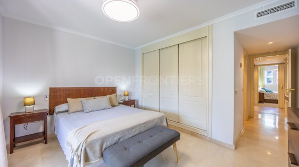 3-bedroom apartment in Isla Carey with Marina de Sotogrande views