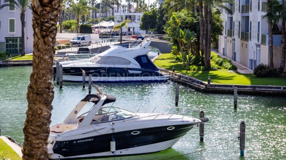 3-bedroom apartment in Isla Carey with Marina de Sotogrande views
