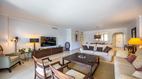 3-bedroom apartment in Isla Carey with Marina de Sotogrande views
