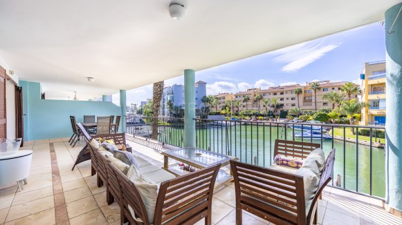 3-bedroom apartment in Isla Carey with Marina de Sotogrande views
