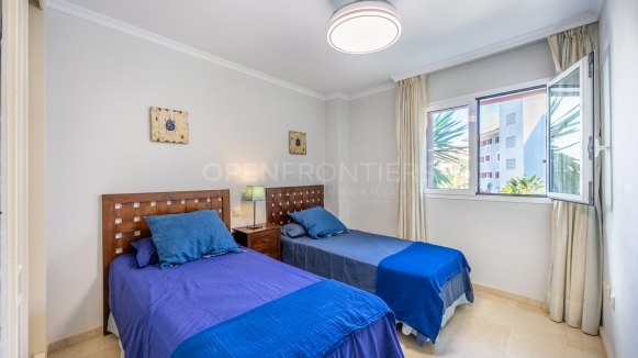 3-bedroom apartment in Isla Carey with Marina de Sotogrande views