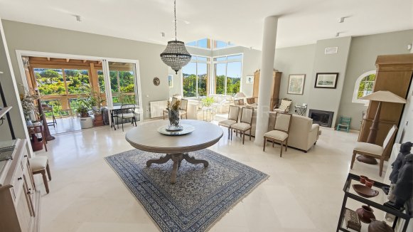 Spacious Family Villa with Huge Potential in Sotogrande Alto