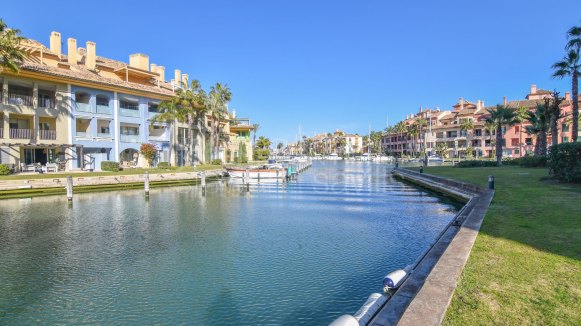 Berth for sale in Isla de la Vela, number 8, ideally located in Sotogrande Costa