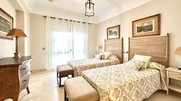 Exclusive garden apartment in Ribera del Río, Sotogrande Marina