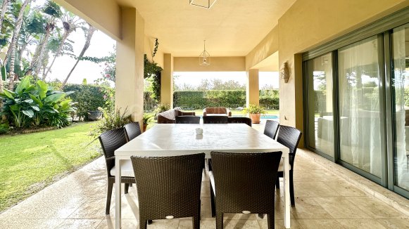 Exclusive garden apartment in Ribera del Río, Sotogrande Marina