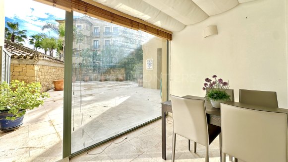 Exclusive garden apartment in Ribera del Río, Sotogrande Marina