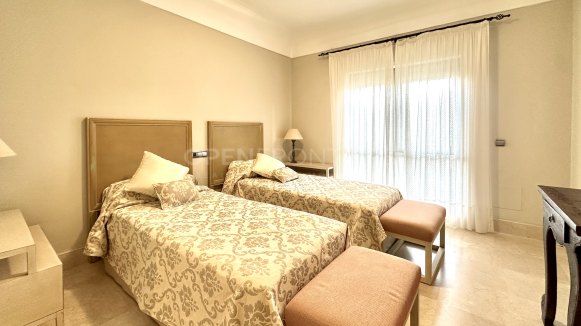 Exclusive garden apartment in Ribera del Río, Sotogrande Marina