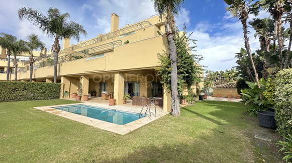 Exclusive garden apartment in Ribera del Río, Sotogrande Marina