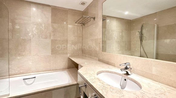 Exclusive garden apartment in Ribera del Río, Sotogrande Marina
